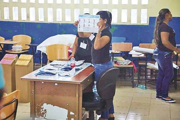 La ley electoral no establece impedimento para que miembros de partidos se postulen como independientes para las elecciones de 2024. La ley electoral no establece impedimento para que miembros de partidos se postulen como independientes para las elecciones de 2024.