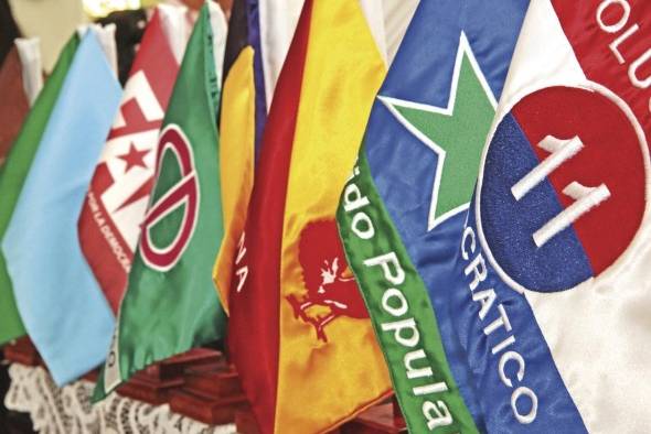 El presidencialismo casi monárquico latinoamericano y panameño es ofensivo a los principios de la democracia. El presidencialismo casi monárquico latinoamericano y panameño es ofensivo a los principios de la democracia.