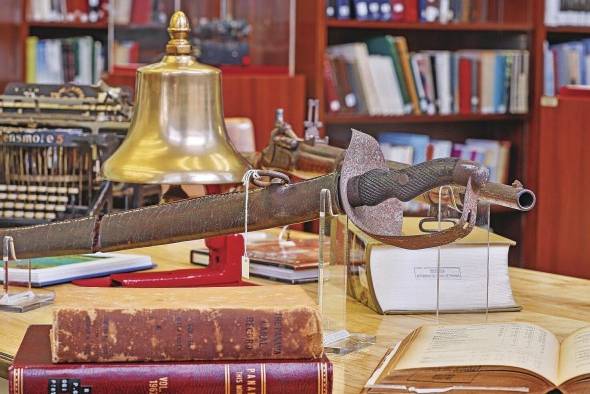 Libros, documentos y objetos históricos forman parte del acervo. Libros, documentos y objetos históricos forman parte del acervo.