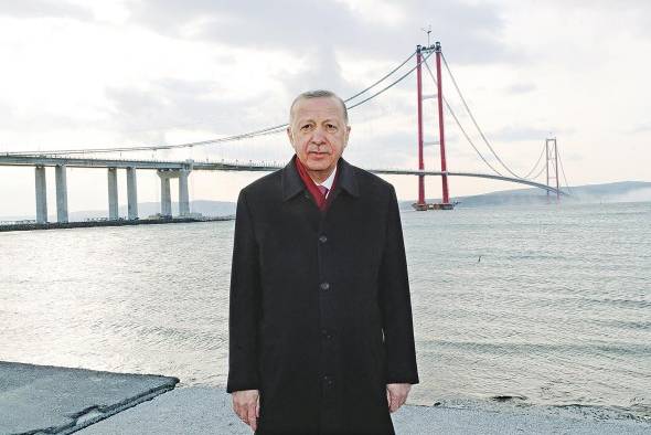 El President Recep Tayyip Erdogan durante la inauguración del puente. El President Recep Tayyip Erdogan durante la inauguración del puente.