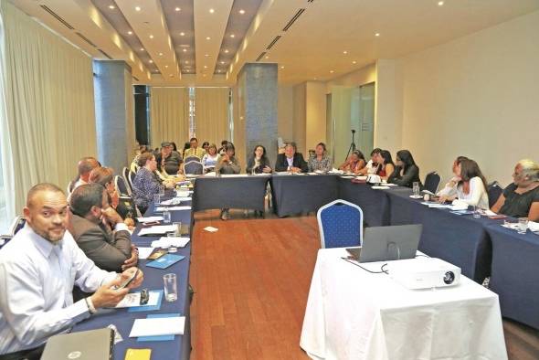 La educación desde las asociaciones de padres de familia La educación desde las asociaciones de padres de familia