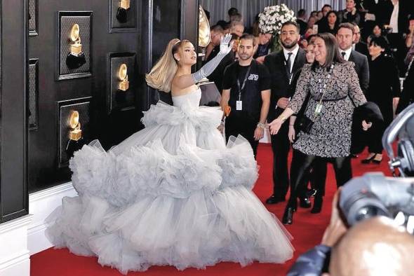 Ariana Grande, una de las artistas más aclamadas en la alfombra roja. Ariana Grande, una de las artistas más aclamadas en la alfombra roja.