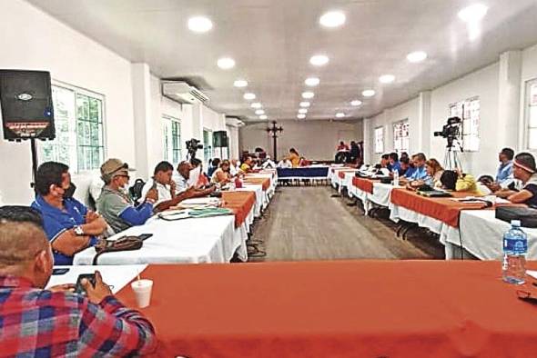 La mesa se instaló luego de múltiples manifestaciones contra el alto costo de la vida. La mesa se instaló luego de múltiples manifestaciones contra el alto costo de la vida.