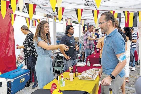 Diferentes embajadas han brindado apoyo a la Alianza Francesa y otras organizaciones para las actividades. Diferentes embajadas han brindado apoyo a la Alianza Francesa y otras organizaciones para las actividades.