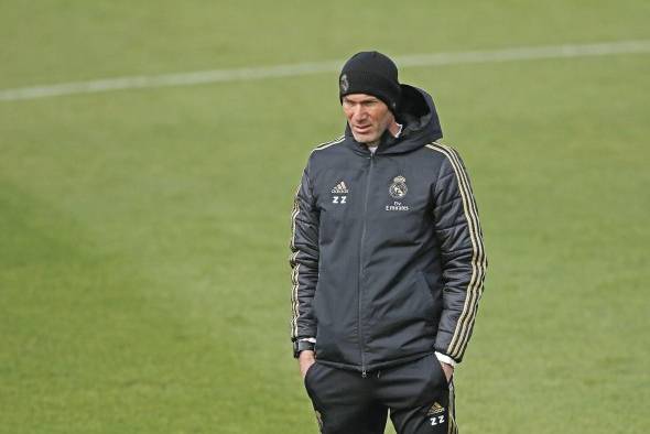 La pobreza de su juego, las evidentes carencias físicas y la inexplicable terquedad de Zidane a la hora de tomar decisiones, lo han puesto contra las cuerdas. La pobreza de su juego, las evidentes carencias físicas y la inexplicable terquedad de Zidane a la hora de tomar decisiones, lo han puesto contra las cuerdas.