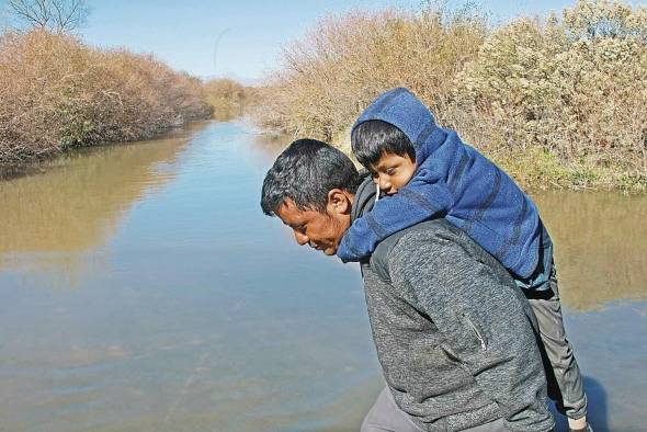 Siete de cada diez migrantes consulta información en redes sociales antes de cruzar Darién, usualmente los datos consultados no son veraces. Siete de cada diez migrantes consulta información en redes sociales antes de cruzar Darién, usualmente los datos consultados no son veraces.