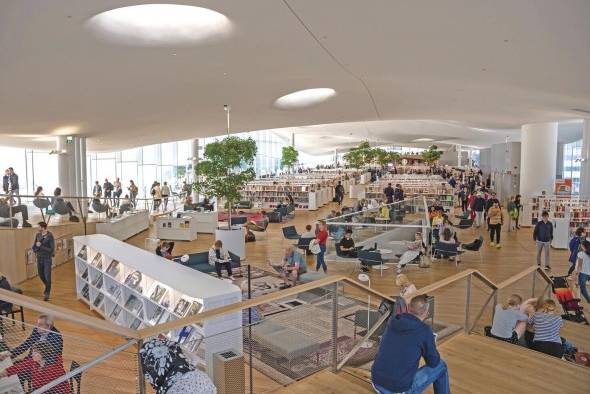 Una de las plantas de la Bibllioteca Pública de Helsinki, el sueño de cualqueir bibliotecario Una de las plantas de la Bibllioteca Pública de Helsinki, el sueño de cualqueir bibliotecario