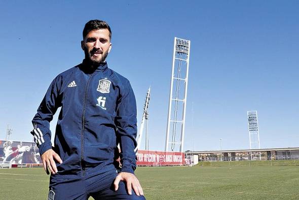 Gayà es un futbolista español que juega como defensa en el Valencia C. F. Gayà es un futbolista español que juega como defensa en el Valencia C. F.