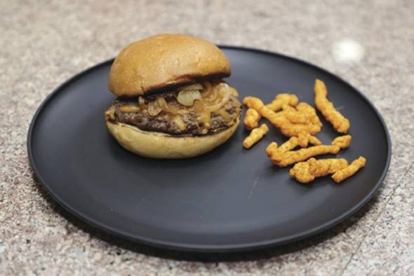 Hamburguesa creación del chef Bhansi Melwani Hamburguesa creación del chef Bhansi Melwani