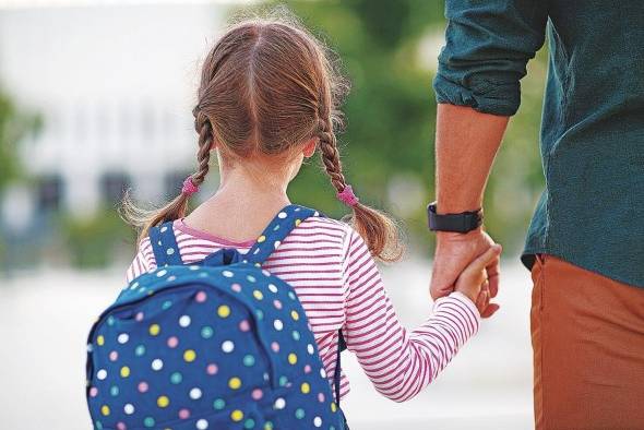 En la educación como en los otros aspectos del desarrollo de un infante, papá y mamá deben ser padres presentes. En la educación como en los otros aspectos del desarrollo de un infante, papá y mamá deben ser padres presentes.