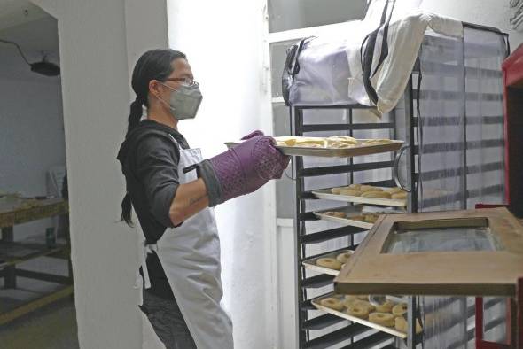 Fotografía de Archivo que muestra a Mafer Rodríguez, durante una clase de la elaboración de pan el 10 de abril de 2021 en Ciudad de México (México). Fotografía de Archivo que muestra a Mafer Rodríguez, durante una clase de la elaboración de pan el 10 de abril de 2021 en Ciudad de México (México).