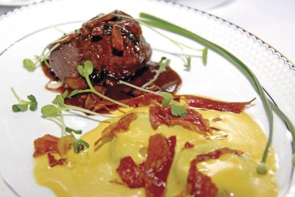 Filete de ternera con raviolis de hongos Filete de ternera con raviolis de hongos