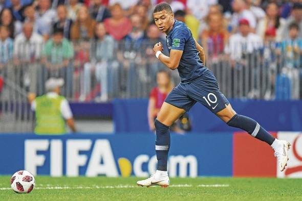 Kylian Mbappé no solo ha realizado una brillante demostración de sus habilidades en lo que llevamos de año, además posee una juventud y un potencial que lo posiciona como uno de los más evidentes favoritos. Kylian Mbappé no solo ha realizado una brillante demostración de sus habilidades en lo que llevamos de año, además posee una juventud y un potencial que lo posiciona como uno de los más evidentes favoritos.