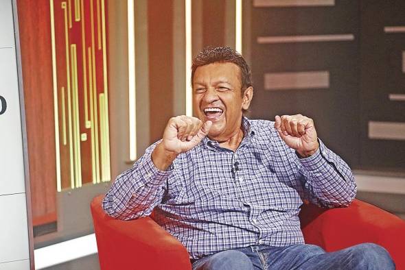 Osvaldo Ayala: ”No me imagino estar un día sin el acordeón en el pecho” Osvaldo Ayala: ”No me imagino estar un día sin el acordeón en el pecho”