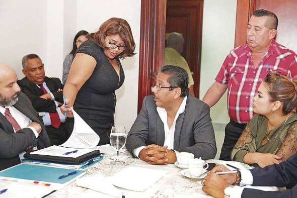 El diálogo lo encabeza el director de Tránsito. El diálogo lo encabeza el director de Tránsito.