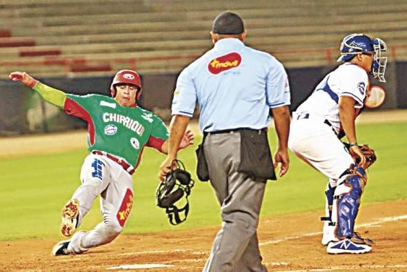 La llegada del chiricano Carlos Ruiz (Izq.) a la pelota nacional, es considerada una de las de mayor trascendencia en toda su historia. La llegada del chiricano Carlos Ruiz (Izq.) a la pelota nacional, es considerada una de las de mayor trascendencia en toda su historia.