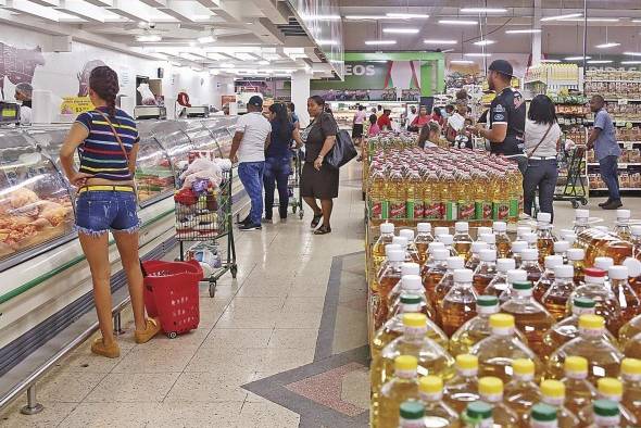 Los panameños se las ingenian para sacar provecho de sus ingresos a la hora de la compra. La Estrella de Panamá Los panameños se las ingenian para sacar provecho de sus ingresos a la hora de la compra. La Estrella de Panamá