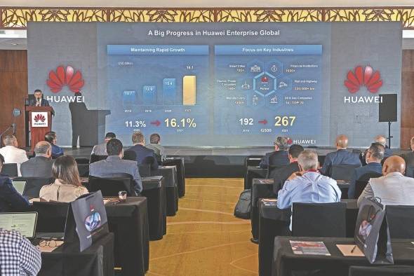En esta cumbre, Huawei compartió sus nuevas prácticas de transformación digital en energía, transporte, finanzas, educación y servicios empresariales. En esta cumbre, Huawei compartió sus nuevas prácticas de transformación digital en energía, transporte, finanzas, educación y servicios empresariales.