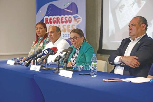 La ministra de Educación, Maruja Gorday de Villalobos (centro), brinda detalles del inicio del año escolar 2023. La ministra de Educación, Maruja Gorday de Villalobos (centro), brinda detalles del inicio del año escolar 2023.