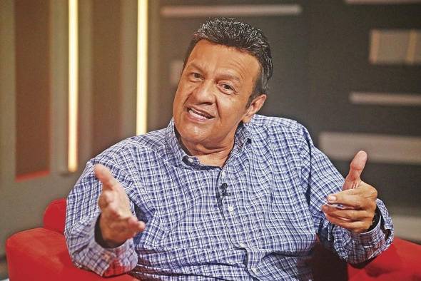 Osvaldo Ayala: ”No me imagino estar un día sin el acordeón en el pecho” Osvaldo Ayala: ”No me imagino estar un día sin el acordeón en el pecho”