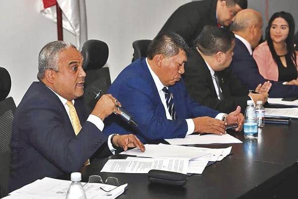 Los diputados aprobaron en primer debate la prohibición de los cigarrillos electrónicos. Los diputados aprobaron en primer debate la prohibición de los cigarrillos electrónicos.