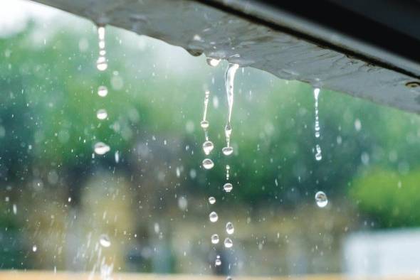 Los SUDS utilizan el almacenamiento y/o la infiltración para controlar la escorrentía que se produce durante lluvias intensas. Los SUDS utilizan el almacenamiento y/o la infiltración para controlar la escorrentía que se produce durante lluvias intensas.