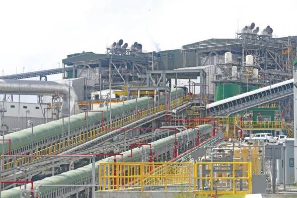 La empresa minera tiene suspendida las operaciones comerciales desde diciembre y la del puerto desde hace dos semanas. La empresa minera tiene suspendida las operaciones comerciales desde diciembre y la del puerto desde hace dos semanas.