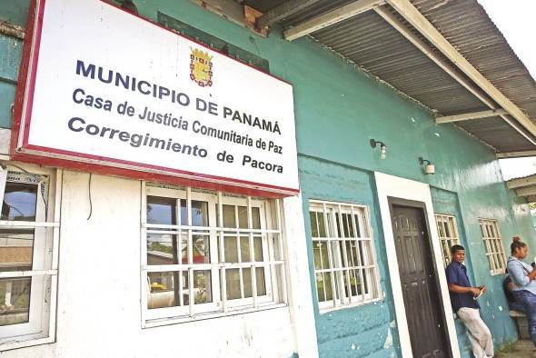 Los jueces de paz reemplazaron a los corregidores. Los jueces de paz reemplazaron a los corregidores.