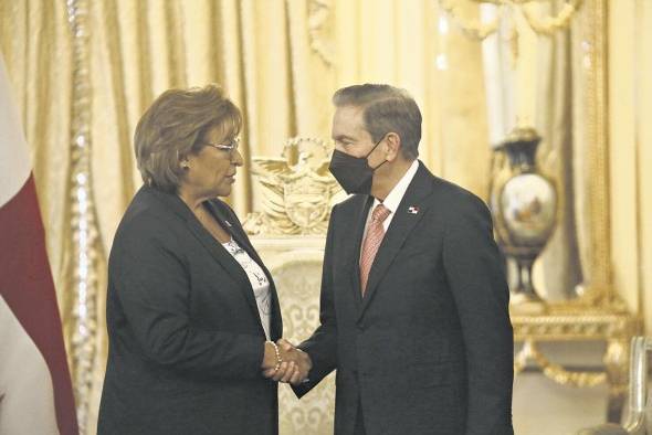 Juana Herrera, ministra de la Mujer, y el mandatario Laurentino Cortizo. Juana Herrera, ministra de la Mujer, y el mandatario Laurentino Cortizo.