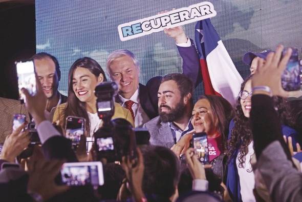 El líder del Partido Republicano de Chile, José Antonio Kast, tras conocer los resultados de las elecciones constituyentes, en Santiago de Chile. El líder del Partido Republicano de Chile, José Antonio Kast, tras conocer los resultados de las elecciones constituyentes, en Santiago de Chile.