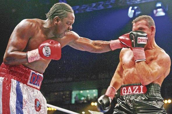 El gigante Guillermo Jones fue uno de los campeones mundiales colonenses, que no debutó en la Arena, pero realizó allí sus más memorables combates. El gigante Guillermo Jones fue uno de los campeones mundiales colonenses, que no debutó en la Arena, pero realizó allí sus más memorables combates.