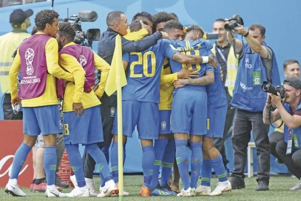 El combinado brasileño celebra un gol ante Costa Rica en el Mundial de la FIFA Rusia 2018. El combinado brasileño celebra un gol ante Costa Rica en el Mundial de la FIFA Rusia 2018.