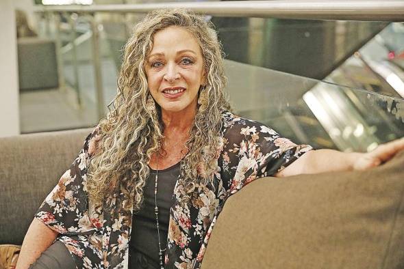 Fanny Sarfati, actriz mexicana, encarna el personaje a través del teatro documental, en este monólogo escrito por el dramaturgo Tomás Urtusástegui. Fanny Sarfati, actriz mexicana, encarna el personaje a través del teatro documental, en este monólogo escrito por el dramaturgo Tomás Urtusástegui.