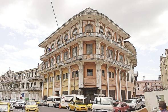 La Biblioteca Nacional de Panamá fue fundada en 1942 en un edificio propiedad de la Caja de Seguro Social donde hoy opera la biblioteca Eusebio A. Morales, administrada por el Ministerio de Educación. La Biblioteca Nacional mudó sus instalaciones en 1987 a la ubicación actual en el parque Omar. La Biblioteca Nacional de Panamá fue fundada en 1942 en un edificio propiedad de la Caja de Seguro Social donde hoy opera la biblioteca Eusebio A. Morales, administrada por el Ministerio de Educación. La Biblioteca Nacional mudó sus instalaciones en 1987 a la ubicación actual en el parque Omar.