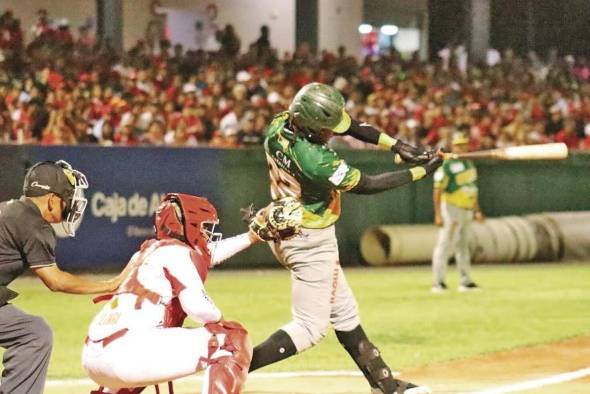El béisbol juvenil ha tomado la responsabilidad de llevar el tema del regionalismo al terreno de juego. El béisbol juvenil ha tomado la responsabilidad de llevar el tema del regionalismo al terreno de juego.
