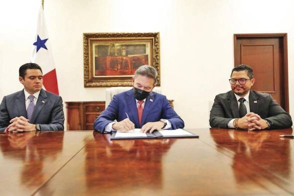 El nuevo ministro de Gobierno, Roger Tejada, tomó posesión del cargo ayer martes. El nuevo ministro de Gobierno, Roger Tejada, tomó posesión del cargo ayer martes.