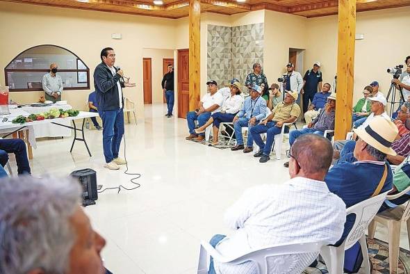 Martín Torrijos se reúne con productores de Tierras Altas Martín Torrijos se reúne con productores de Tierras Altas
