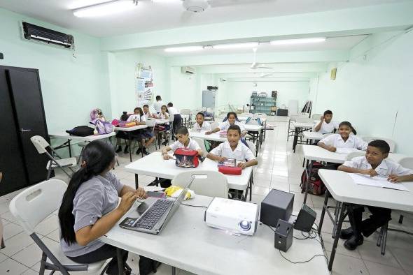 La educación sexual tiene efectos positivos; entre ellos un aumento del conocimiento de los jóvenes y una mejora de su actitud en lo que respecta a la salud y los comportamientos sexuales y reproductivos. La educación sexual tiene efectos positivos; entre ellos un aumento del conocimiento de los jóvenes y una mejora de su actitud en lo que respecta a la salud y los comportamientos sexuales y reproductivos.