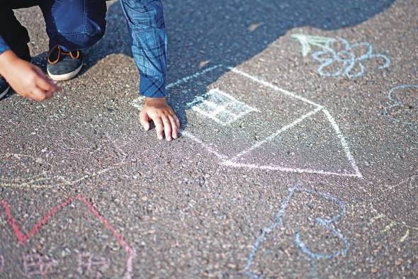 La respuesta a niños y adolescentes que entran en el sistema de protección debe ser de tipo familiar. La respuesta a niños y adolescentes que entran en el sistema de protección debe ser de tipo familiar.