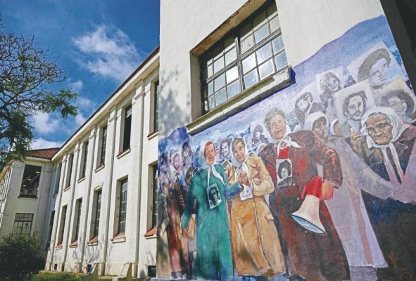 La Escuela de Mecánica de la Armada (ESMA) en Argentina, ha sido declarada Patrimonio Mundial por la Unesco. La Escuela de Mecánica de la Armada (ESMA) en Argentina, ha sido declarada Patrimonio Mundial por la Unesco.