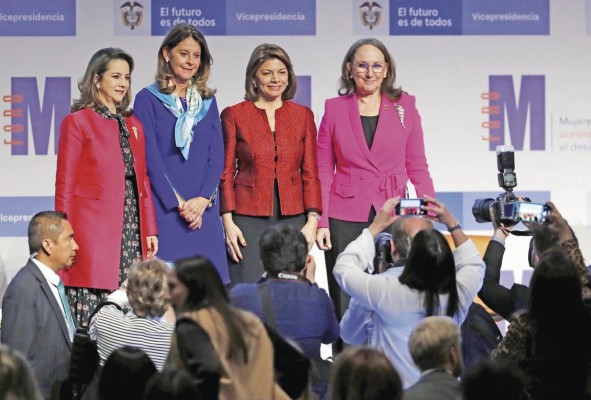 Participantes del Foro M en Bogotá. Colombia. Participantes del Foro M en Bogotá. Colombia.
