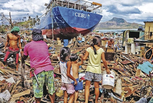 El riesgo se expresa como la probabilidad de pérdidas, en un punto geográfico definido y dentro de un tiempo específico. El riesgo se expresa como la probabilidad de pérdidas, en un punto geográfico definido y dentro de un tiempo específico.