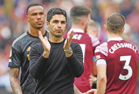 MIKEL ARTETA (San Sebastián, España, 40 años) está conduciendo al Arsenal hacia el título, pero tiene que superar a su maestro, el mayor obstáculo que le impediría cruzar la meta. MIKEL ARTETA (San Sebastián, España, 40 años) está conduciendo al Arsenal hacia el título, pero tiene que superar a su maestro, el mayor obstáculo que le impediría cruzar la meta.