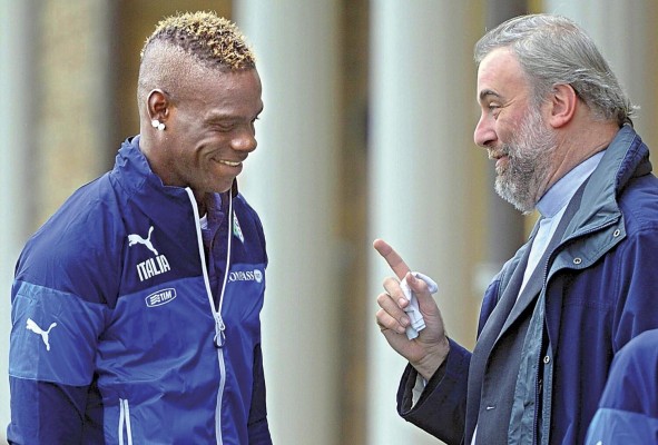 Balotelli tiene actualmente 29 años de edad. Balotelli tiene actualmente 29 años de edad.