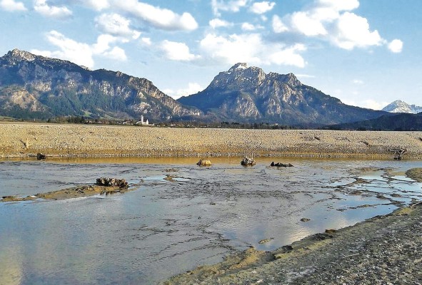 De acuerdo con los expertos, las sequías son una de las grandes catástrofes naturales capaces de modificar en gran escala el ambiente de una región. De acuerdo con los expertos, las sequías son una de las grandes catástrofes naturales capaces de modificar en gran escala el ambiente de una región.