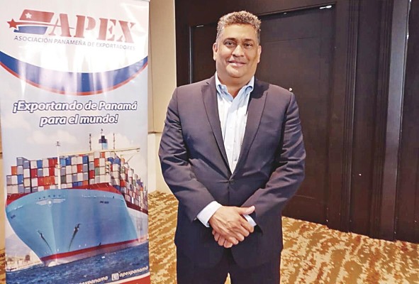 El director Nacional de Promoción de las Exportaciones, del Ministerio de Comercio e Industrias (Mici), Eric Dormoi, posa tras la entrevista con 'La Decana'. El director Nacional de Promoción de las Exportaciones, del Ministerio de Comercio e Industrias (Mici), Eric Dormoi, posa tras la entrevista con 'La Decana'.