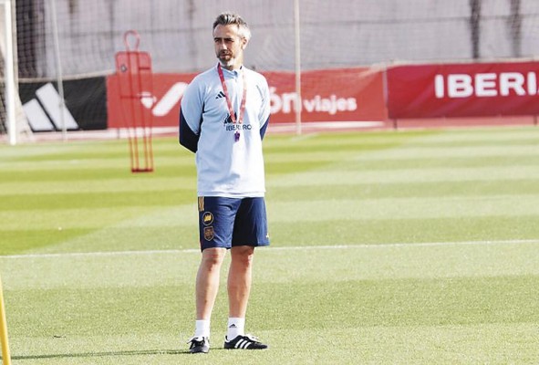 Enfrentando la España de Vilda, el entrenador que capeó un cisma Enfrentando la España de Vilda, el entrenador que capeó un cisma