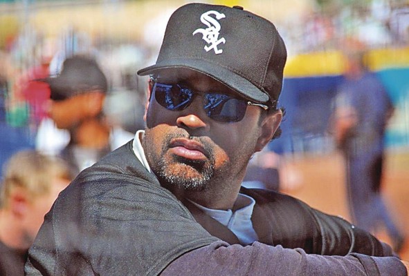 Cuando se vuelva a mencionar el nombre de Oswaldo 'Ozzie' Guillén, ya no solo recordaremos lo extraordinario que fue verlo ganar como timonel esa Serie Mundial; también que está entre los grandes de este deporte. Cuando se vuelva a mencionar el nombre de Oswaldo 'Ozzie' Guillén, ya no solo recordaremos lo extraordinario que fue verlo ganar como timonel esa Serie Mundial; también que está entre los grandes de este deporte.