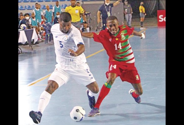 La selección de futsal arrolló a Surinam 11-1. Ante la selección azteca deberá reafirmar que está para representar a la Concacaf en el Mundial Lituania 2021. La selección de futsal arrolló a Surinam 11-1. Ante la selección azteca deberá reafirmar que está para representar a la Concacaf en el Mundial Lituania 2021.