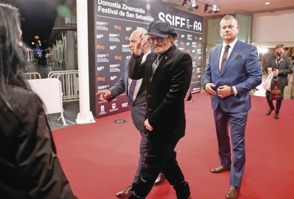 El actor de 'Piratas del Caribe' recibió el reconocimiento del premio Donostia en la 69 edición del Festival de Cine de San Sebastián. El actor de 'Piratas del Caribe' recibió el reconocimiento del premio Donostia en la 69 edición del Festival de Cine de San Sebastián.